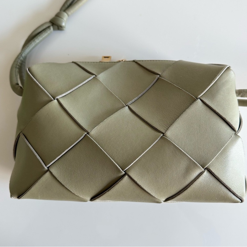 Bottega Veneta Intrecciato Cassette Bag Olive Green Woven Leather - Picture 4 of 6